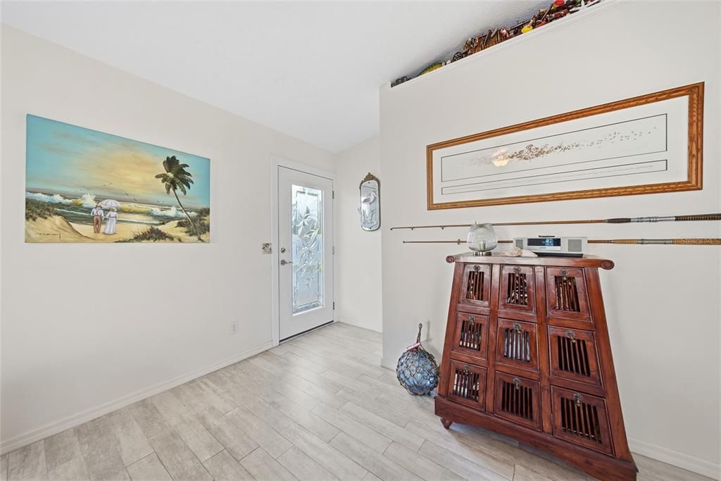 For Sale: $965,000 (2 beds, 2 baths, 1056 Square Feet)