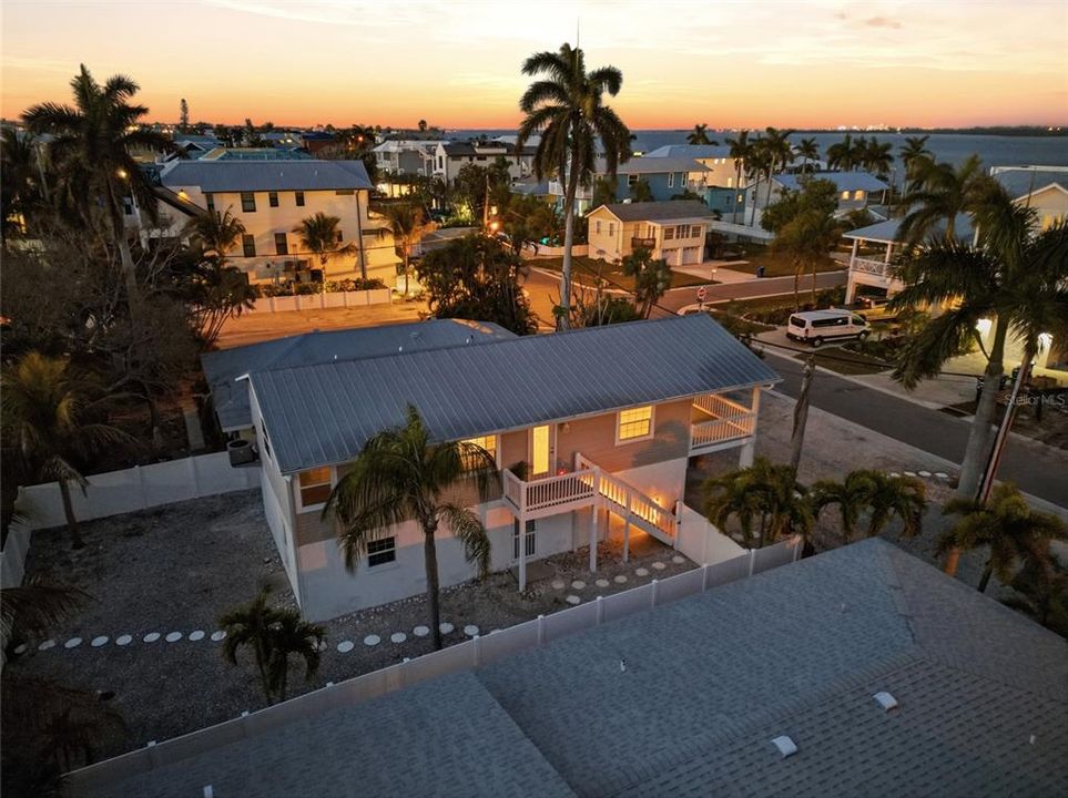 For Sale: $965,000 (2 beds, 2 baths, 1056 Square Feet)