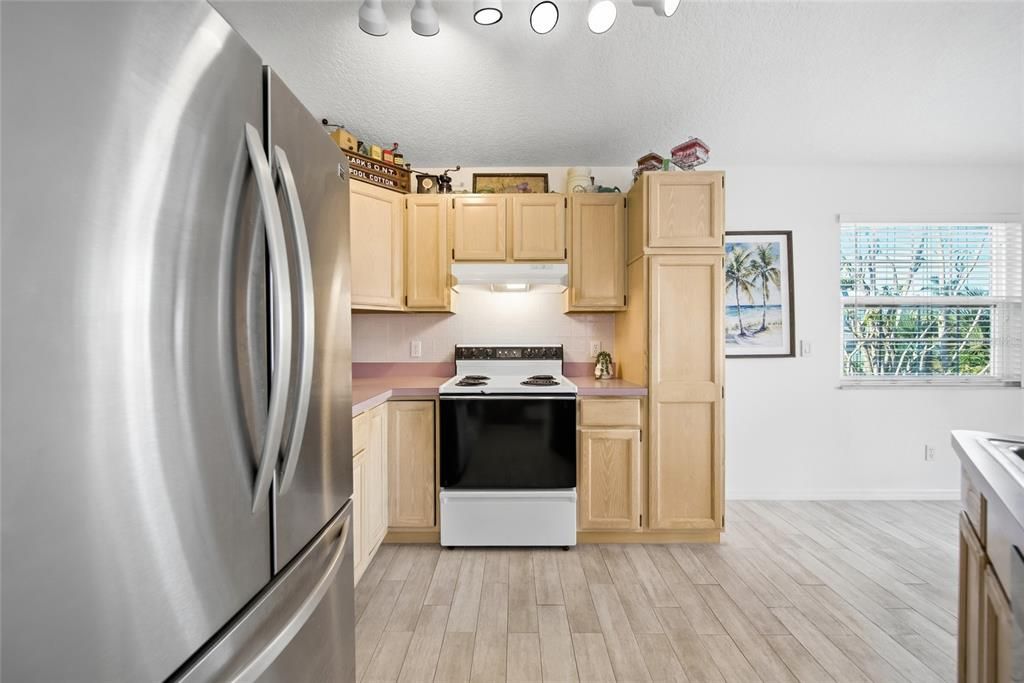 For Sale: $965,000 (2 beds, 2 baths, 1056 Square Feet)