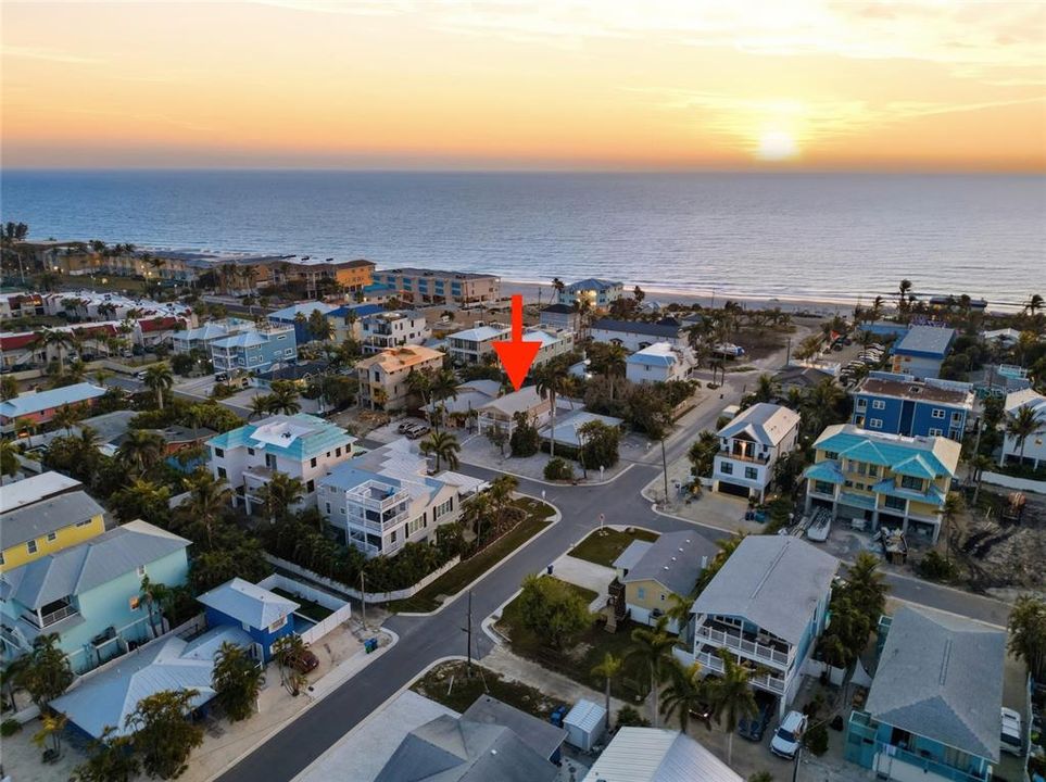 For Sale: $965,000 (2 beds, 2 baths, 1056 Square Feet)
