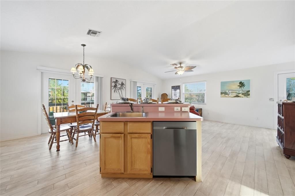 For Sale: $965,000 (2 beds, 2 baths, 1056 Square Feet)