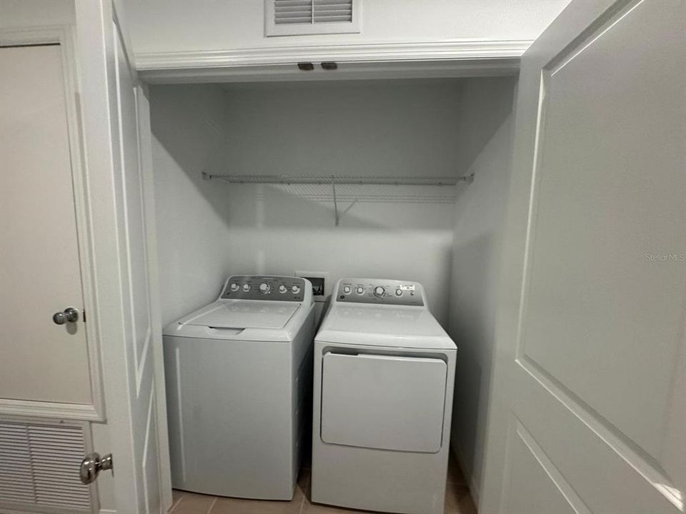 Activo con contrato: $375,000 (3 camas, 2 baños, 1597 Pies cuadrados)