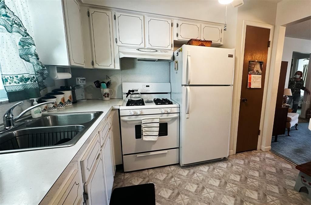 Activo con contrato: $115,000 (2 camas, 1 baños, 1052 Pies cuadrados)