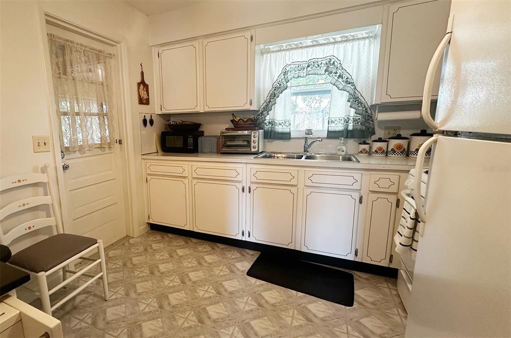 Activo con contrato: $115,000 (2 camas, 1 baños, 1052 Pies cuadrados)