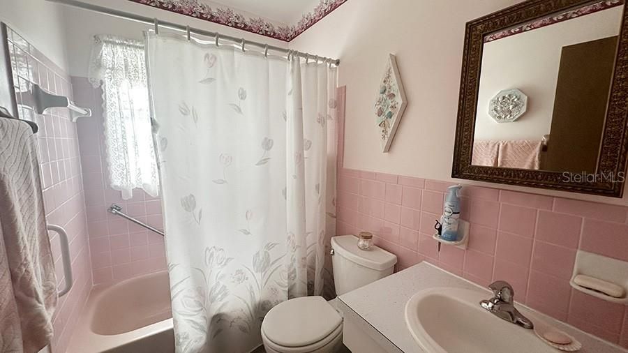 Activo con contrato: $115,000 (2 camas, 1 baños, 1052 Pies cuadrados)