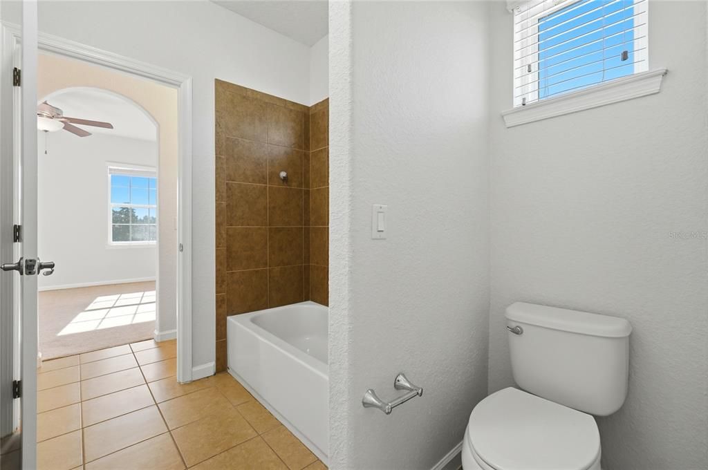 На продажу: $589,900 (5 спален, 4 ванн, 3545 Квадратных фут)