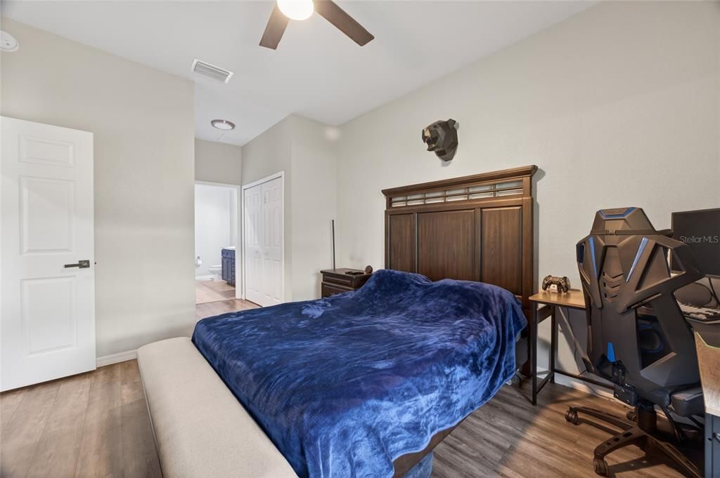 For Sale: $207,500 (2 beds, 2 baths, 1320 Square Feet)