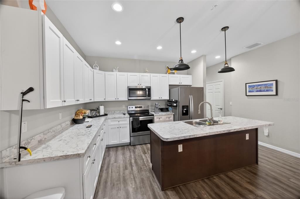 For Sale: $207,500 (2 beds, 2 baths, 1320 Square Feet)