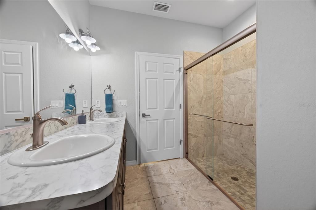 For Sale: $207,500 (2 beds, 2 baths, 1320 Square Feet)