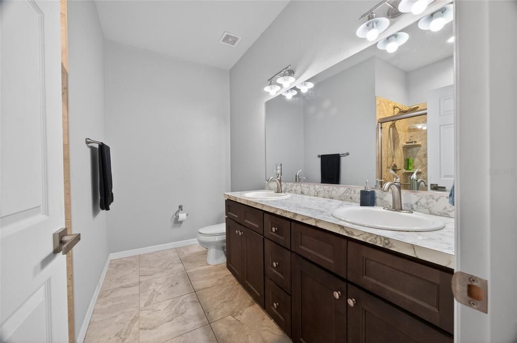 For Sale: $207,500 (2 beds, 2 baths, 1320 Square Feet)