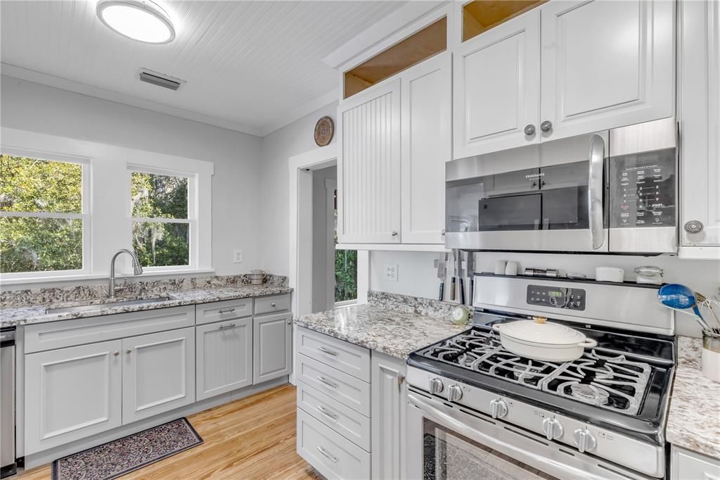 На продажу: $619,000 (3 спален, 2 ванн, 1200 Квадратных фут)