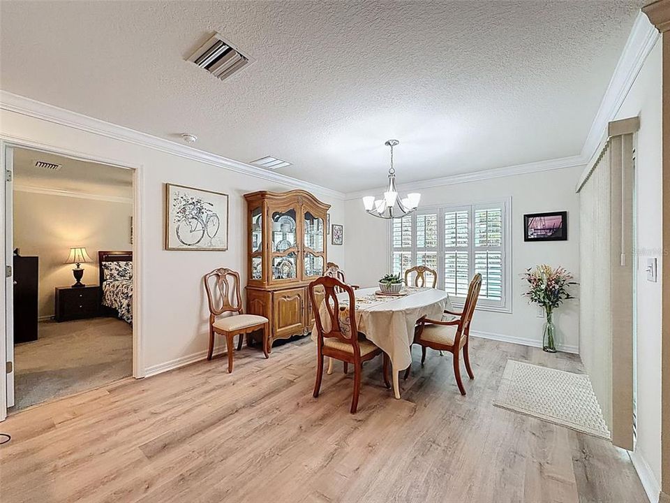 Active With Contract: $298,000 (3 beds, 2 baths, 1676 Square Feet)