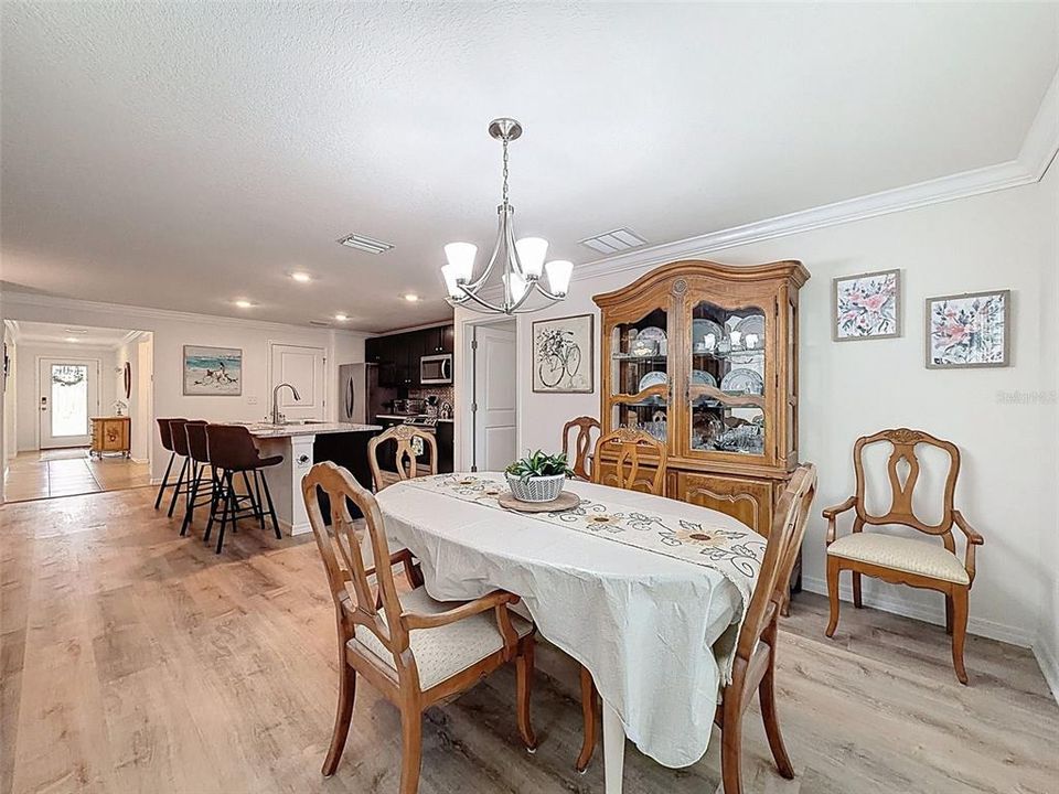 Active With Contract: $298,000 (3 beds, 2 baths, 1676 Square Feet)