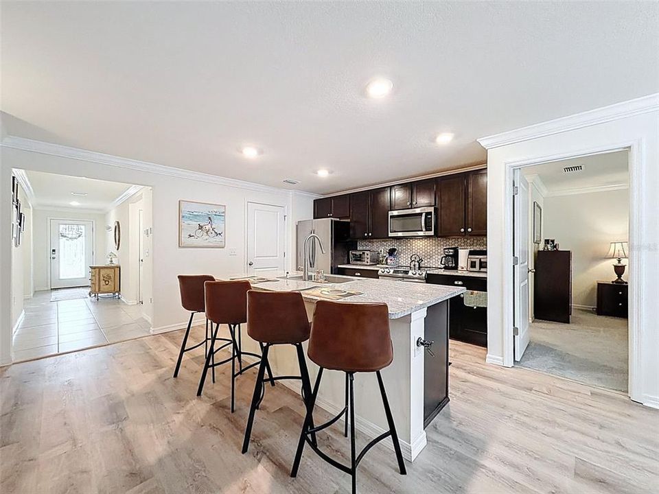 Active With Contract: $298,000 (3 beds, 2 baths, 1676 Square Feet)