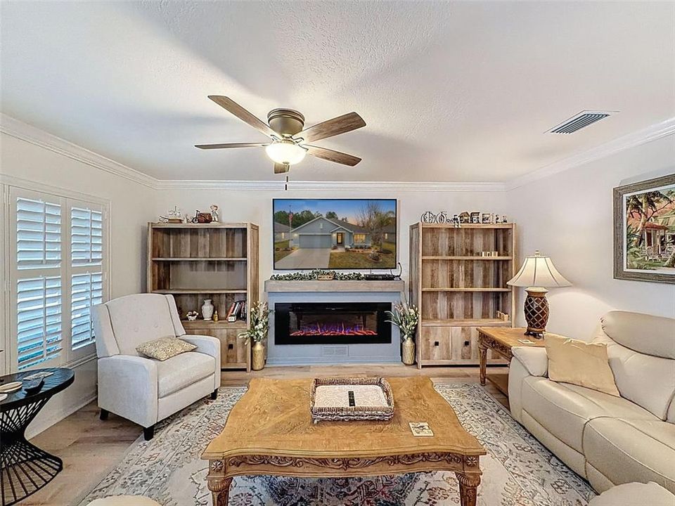 Active With Contract: $298,000 (3 beds, 2 baths, 1676 Square Feet)