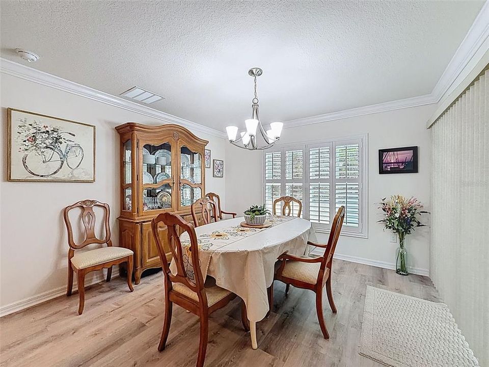 Active With Contract: $298,000 (3 beds, 2 baths, 1676 Square Feet)