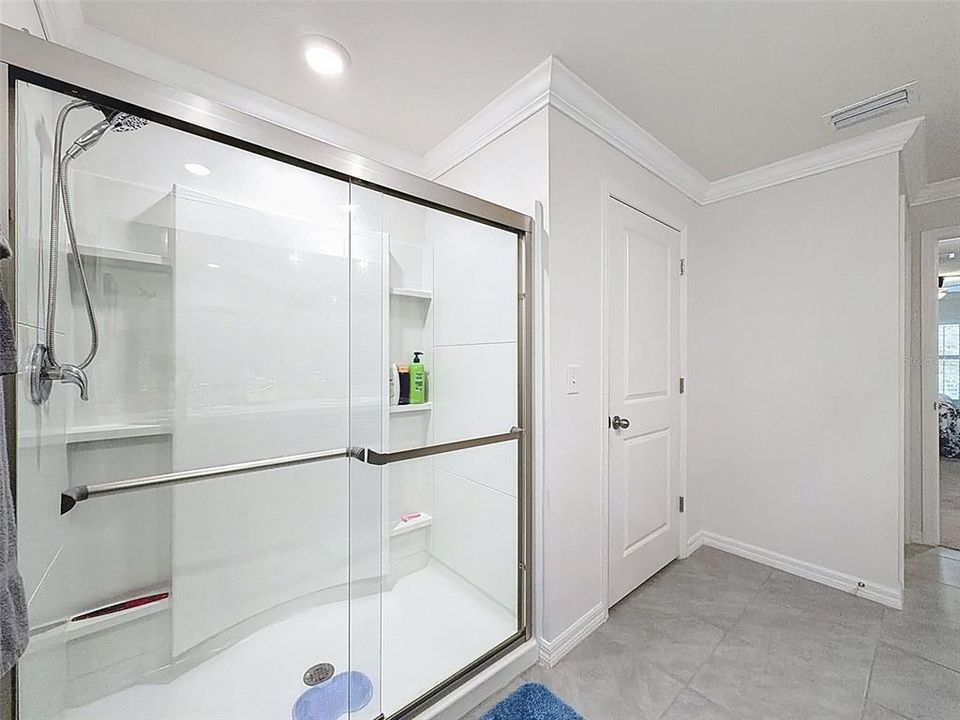 Active With Contract: $298,000 (3 beds, 2 baths, 1676 Square Feet)
