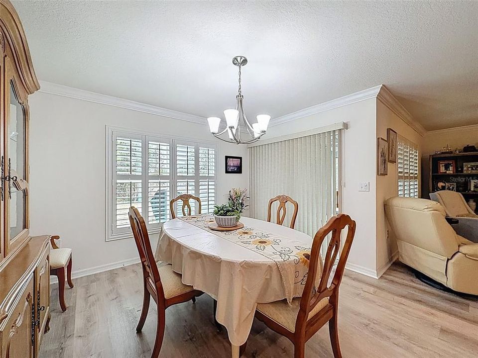 Active With Contract: $298,000 (3 beds, 2 baths, 1676 Square Feet)