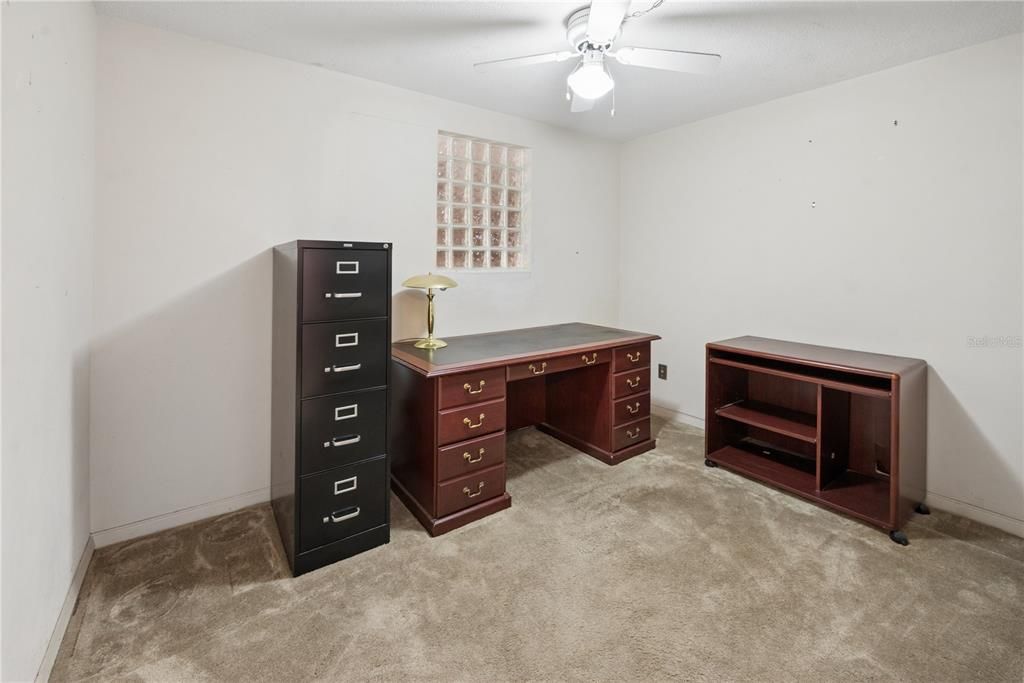 На продажу: $294,999 (2 спален, 2 ванн, 2106 Квадратных фут)