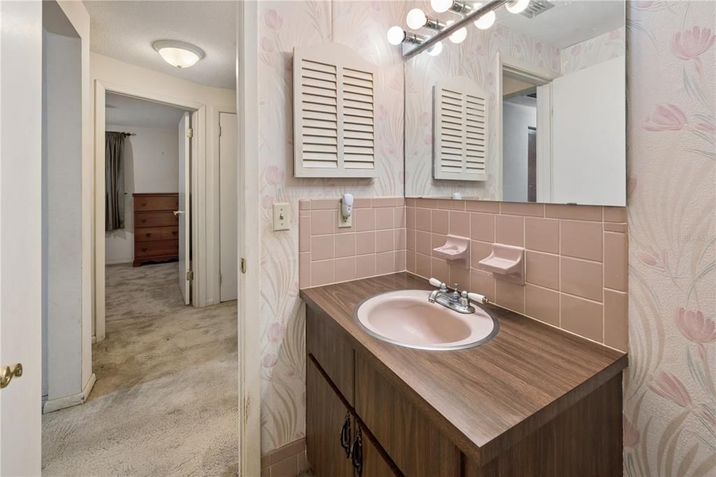 На продажу: $294,999 (2 спален, 2 ванн, 2106 Квадратных фут)