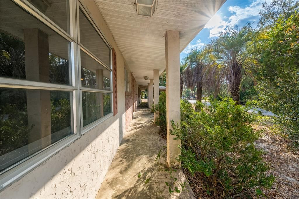 На продажу: $294,999 (2 спален, 2 ванн, 2106 Квадратных фут)