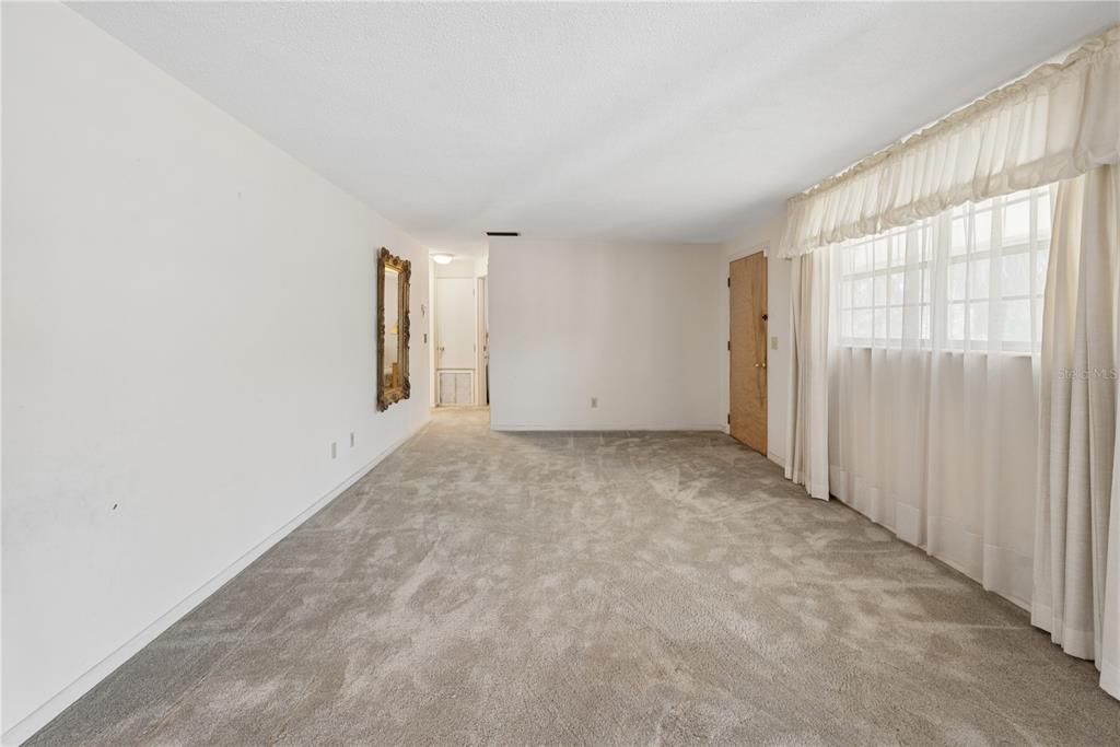 На продажу: $294,999 (2 спален, 2 ванн, 2106 Квадратных фут)