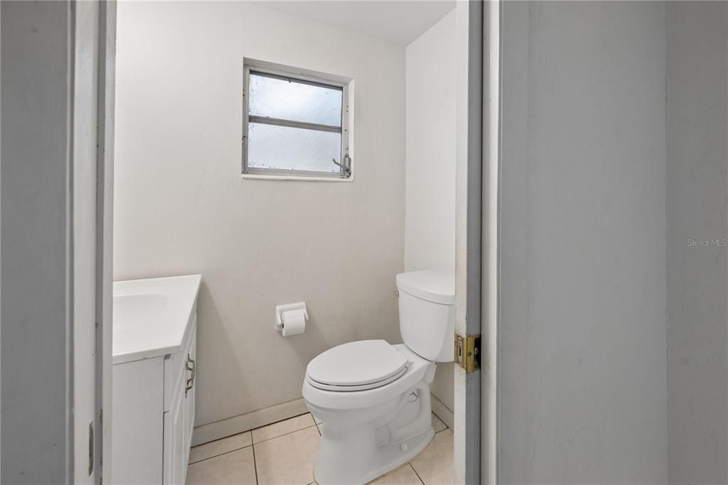 На продажу: $294,999 (2 спален, 2 ванн, 2106 Квадратных фут)