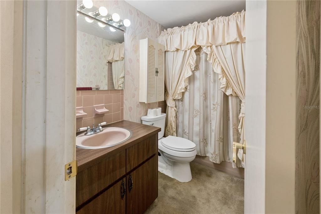 На продажу: $294,999 (2 спален, 2 ванн, 2106 Квадратных фут)