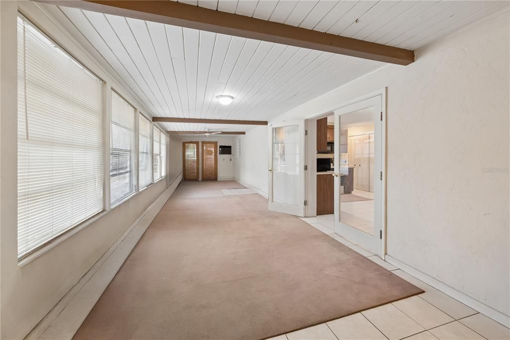 На продажу: $294,999 (2 спален, 2 ванн, 2106 Квадратных фут)