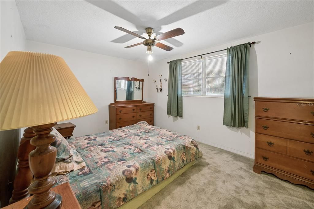 На продажу: $294,999 (2 спален, 2 ванн, 2106 Квадратных фут)