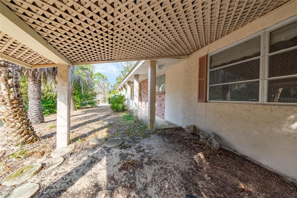 На продажу: $294,999 (2 спален, 2 ванн, 2106 Квадратных фут)