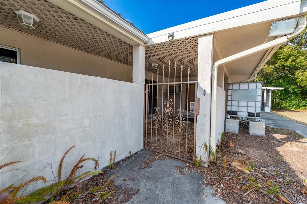 На продажу: $294,999 (2 спален, 2 ванн, 2106 Квадратных фут)