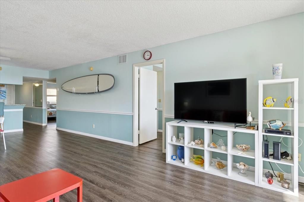 For Sale: $495,000 (2 beds, 2 baths, 1256 Square Feet)