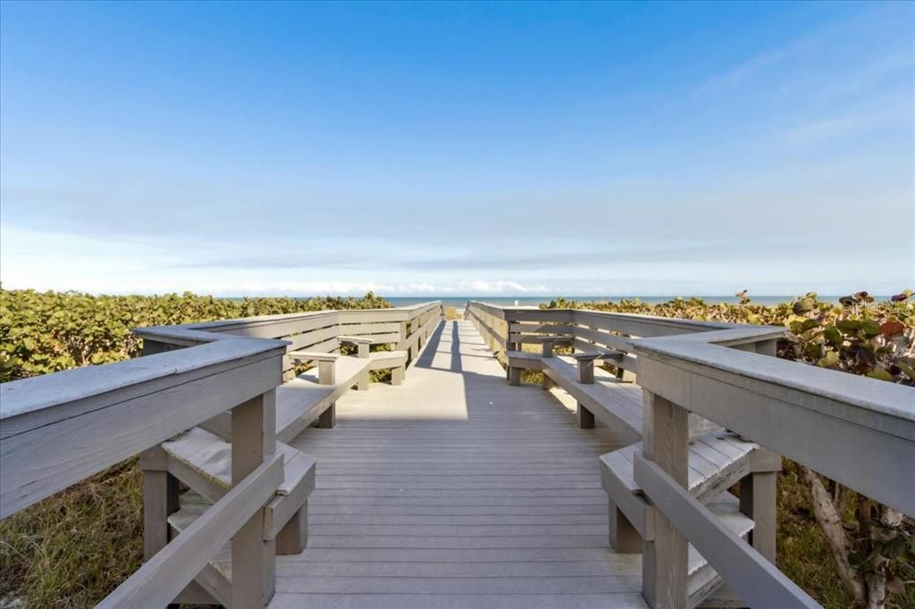 For Sale: $495,000 (2 beds, 2 baths, 1256 Square Feet)