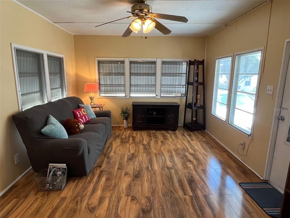 На продажу: $58,900 (1 спален, 1 ванн, 480 Квадратных фут)