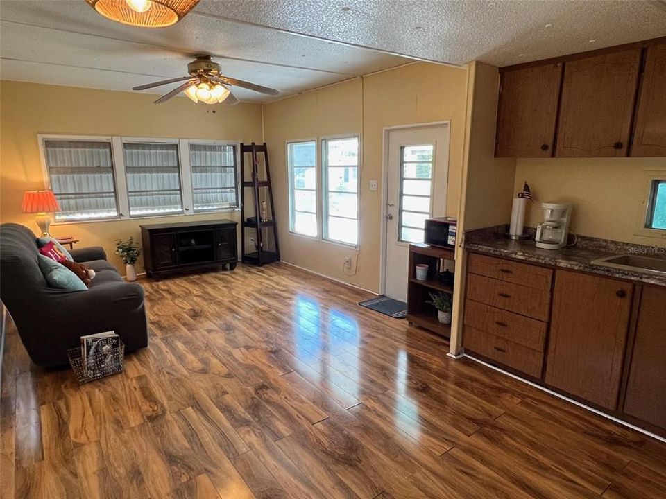 На продажу: $58,900 (1 спален, 1 ванн, 480 Квадратных фут)