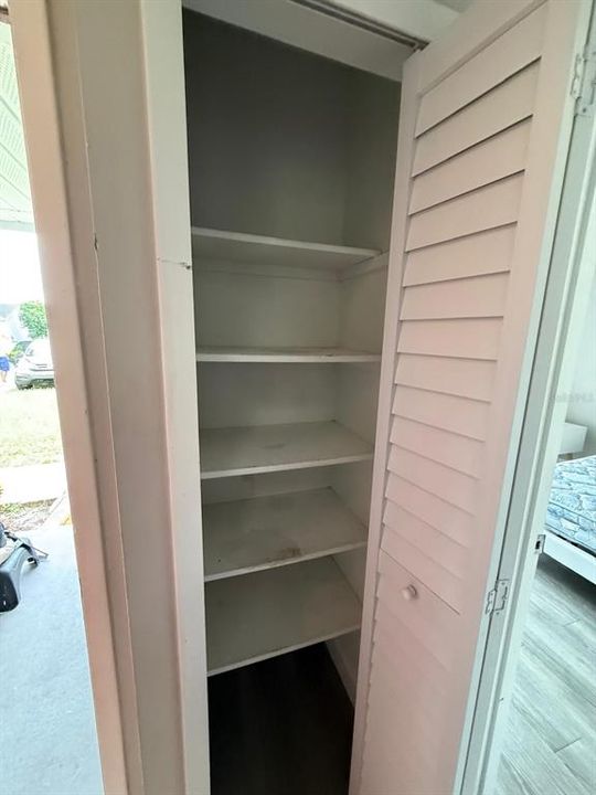 For Sale: $270,000 (3 beds, 1 baths, 1318 Square Feet)