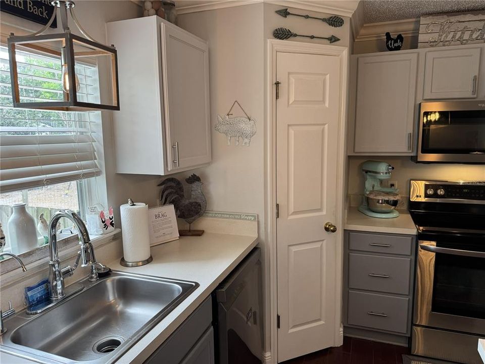 En Venta: $410,000 (4 camas, 2 baños, 2852 Pies cuadrados)