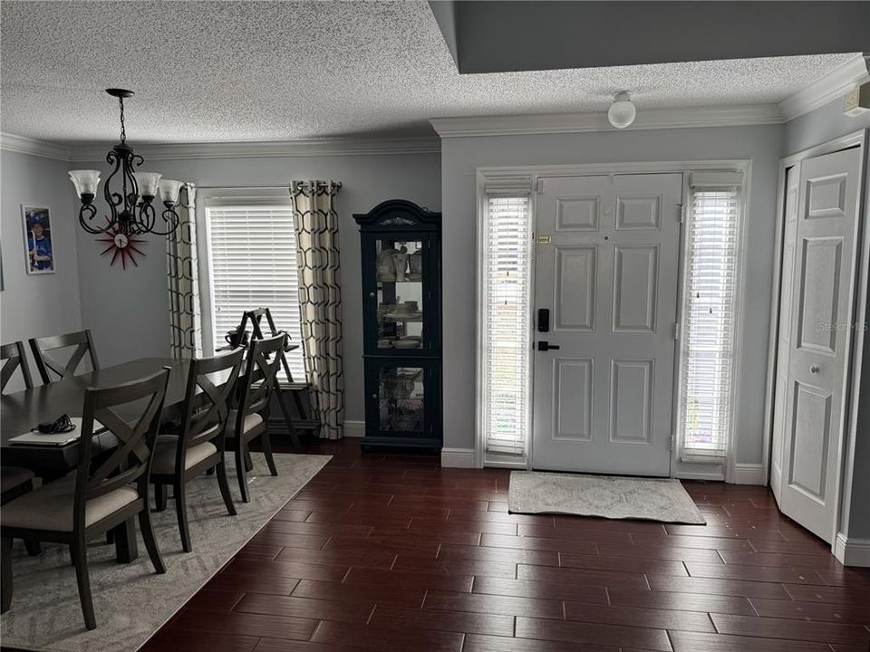 En Venta: $410,000 (4 camas, 2 baños, 2852 Pies cuadrados)