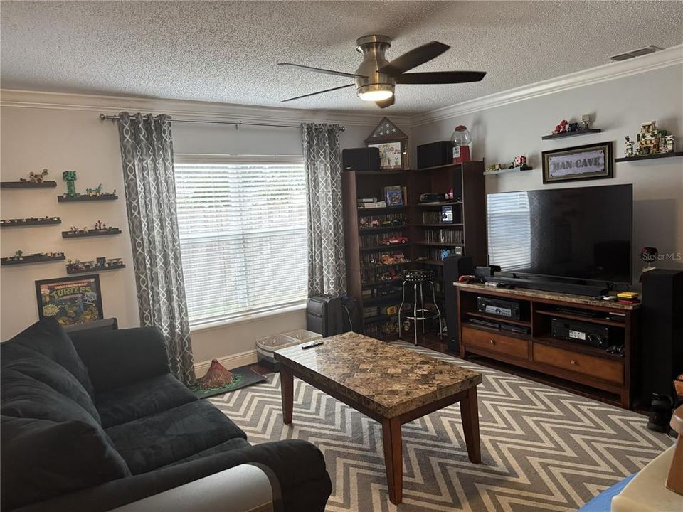 En Venta: $410,000 (4 camas, 2 baños, 2852 Pies cuadrados)