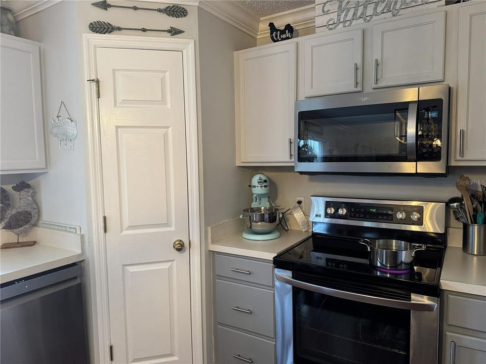 En Venta: $410,000 (4 camas, 2 baños, 2852 Pies cuadrados)