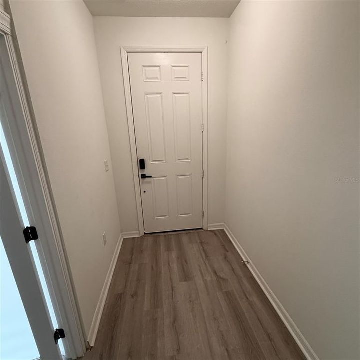 For Rent: $1,295 (1 beds, 1 baths, 900 Square Feet)