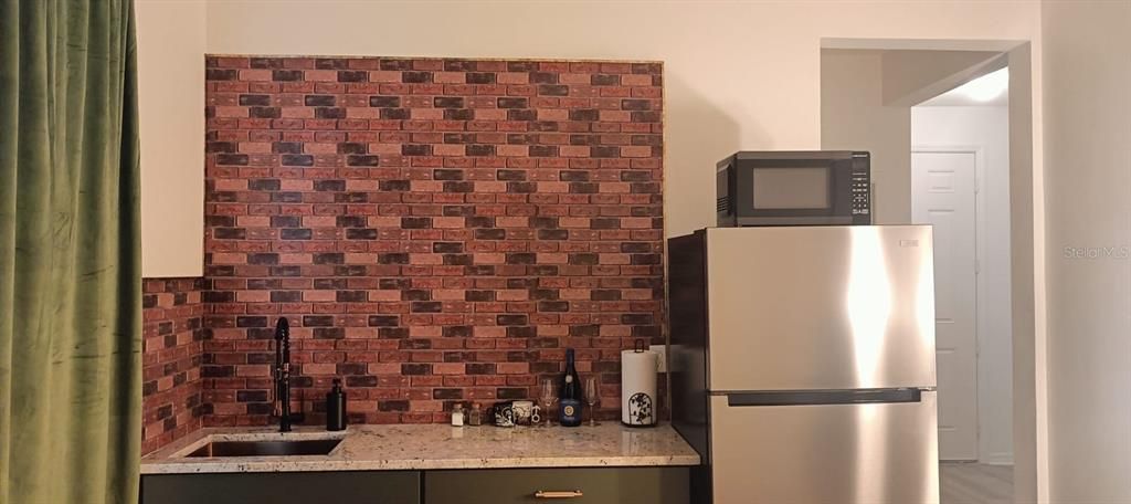 For Rent: $1,295 (1 beds, 1 baths, 900 Square Feet)