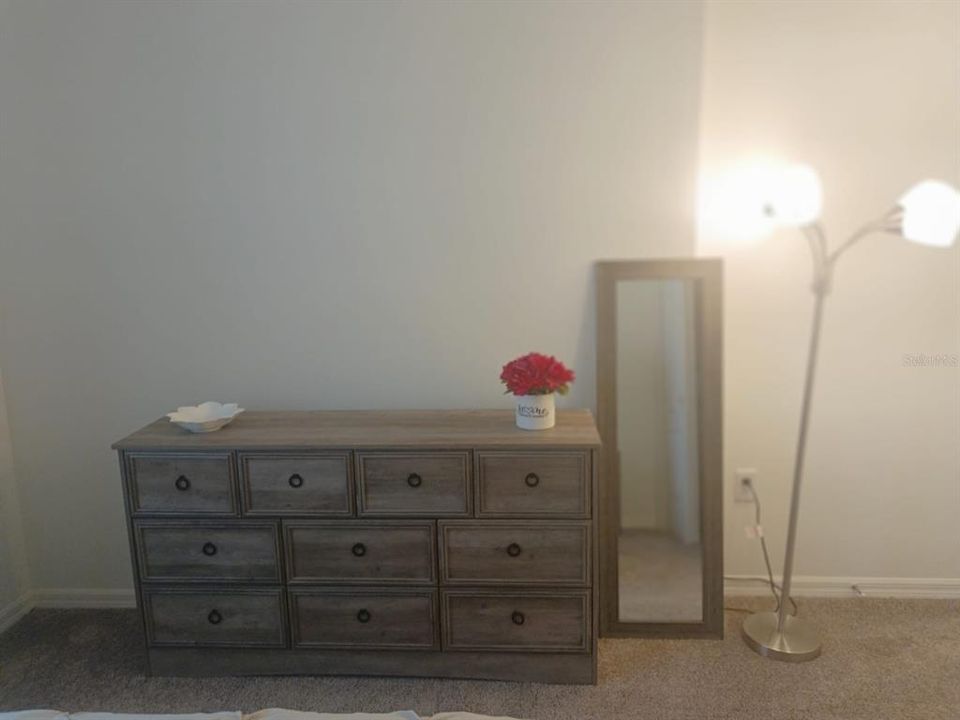 For Rent: $1,295 (1 beds, 1 baths, 900 Square Feet)