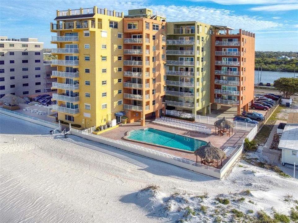 Недавно продано: $549,000 (2 спален, 2 ванн, 1130 Квадратных фут)