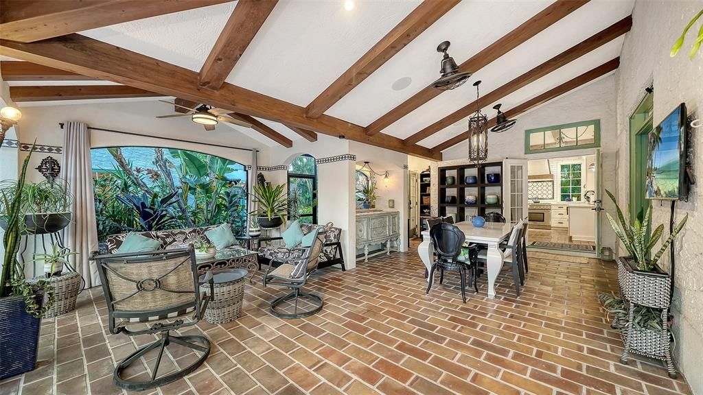 En Venta: $2,700,000 (4 camas, 3 baños, 3110 Pies cuadrados)