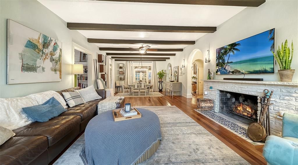 En Venta: $2,700,000 (4 camas, 3 baños, 3110 Pies cuadrados)