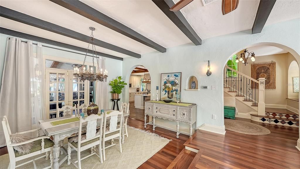 En Venta: $2,700,000 (4 camas, 3 baños, 3110 Pies cuadrados)