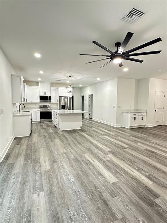 For Sale: $380,000 (4 beds, 2 baths, 1800 Square Feet)