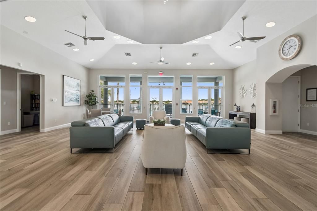 Activo con contrato: $789,900 (5 camas, 3 baños, 3896 Pies cuadrados)